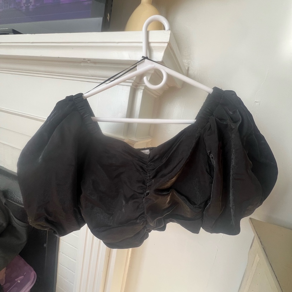 Black Crop Blouse with Puff Sleeves and Ruched Detail